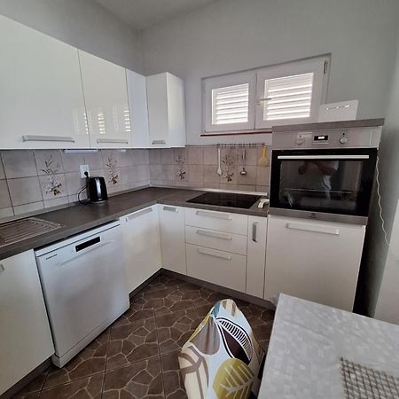 Apartamento Kuca Za Odmor Coccoli Karlobag Exterior foto