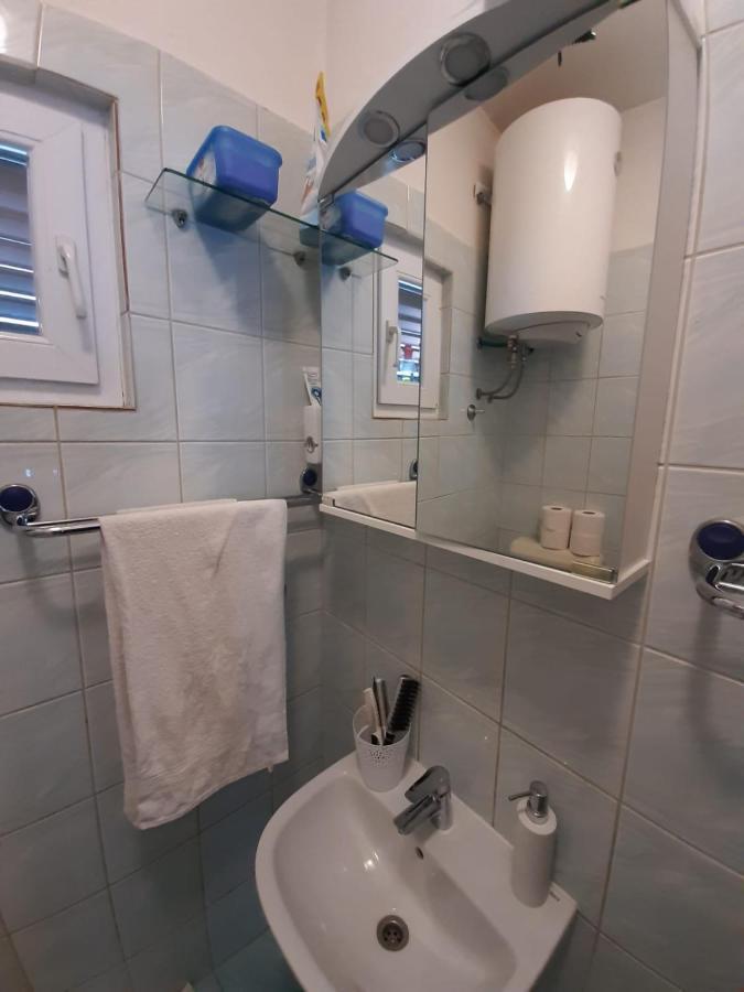 Apartamento Kuca Za Odmor Coccoli Karlobag Exterior foto