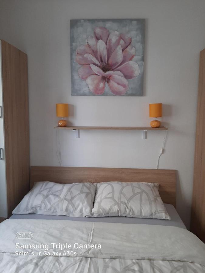 Apartamento Kuca Za Odmor Coccoli Karlobag Exterior foto